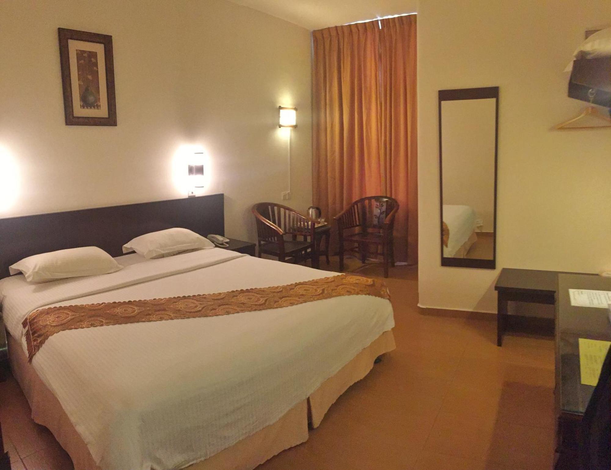 Pontian Garden Hotel Понтиан Кечил Екстериор снимка
